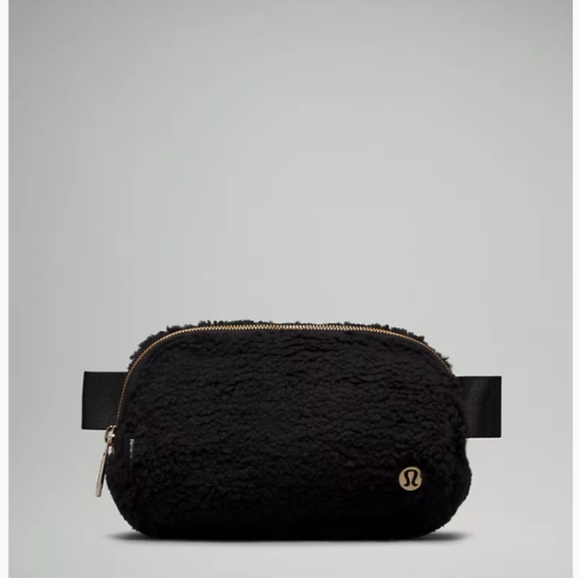 lululemon Everywhere Fleece Belt Bag 1L Fleece in Black/Gold - Picture 6 of 6